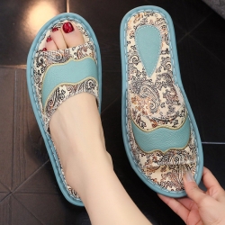 Women&amp;#039;s Fashionable Slippers